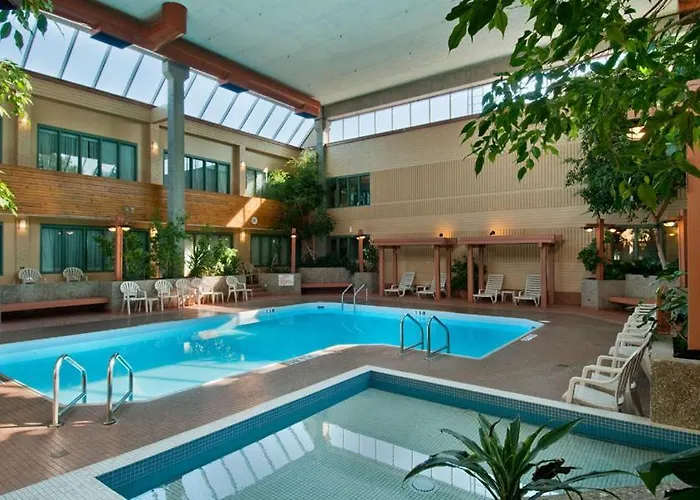 Travelodge By Wyndham Winnipeg East