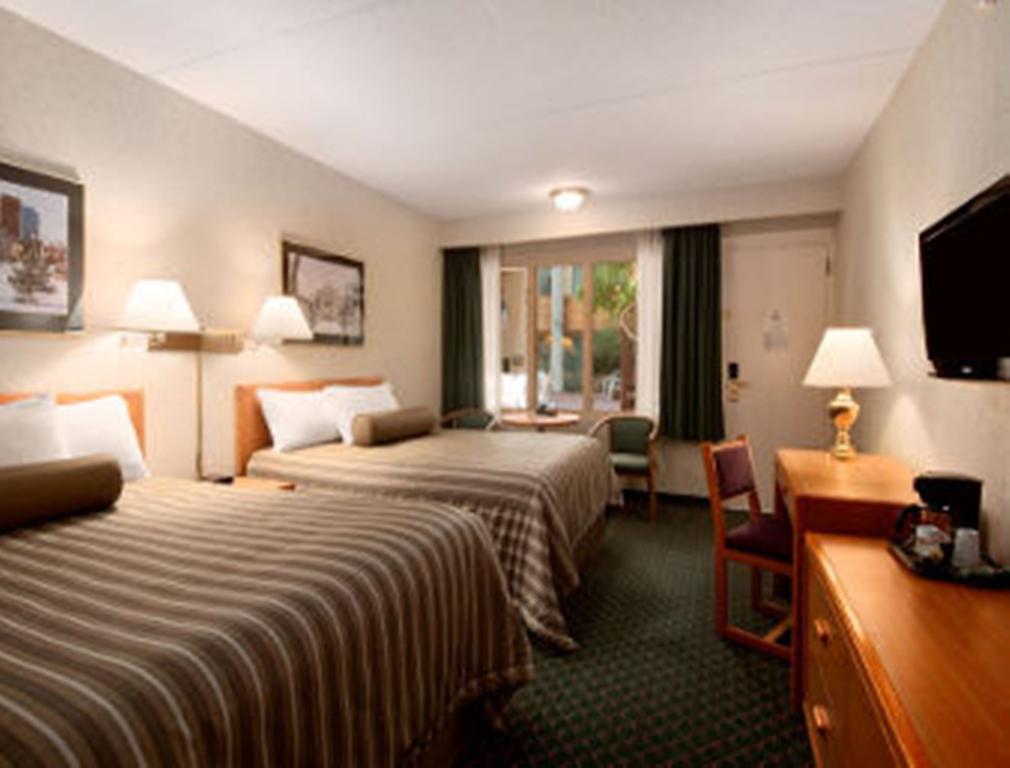 Travelodge By Wyndham East Hotel 2*