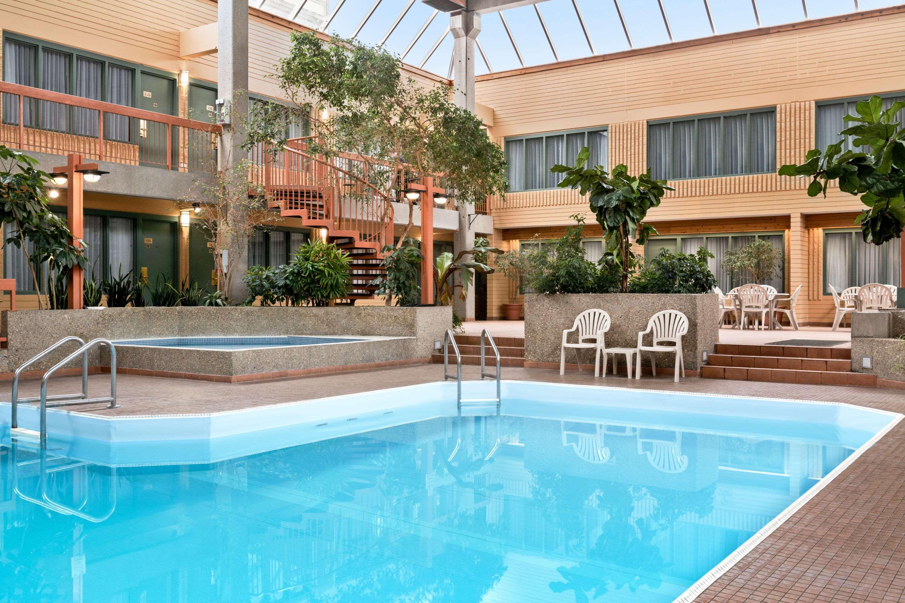 Travelodge By Wyndham East