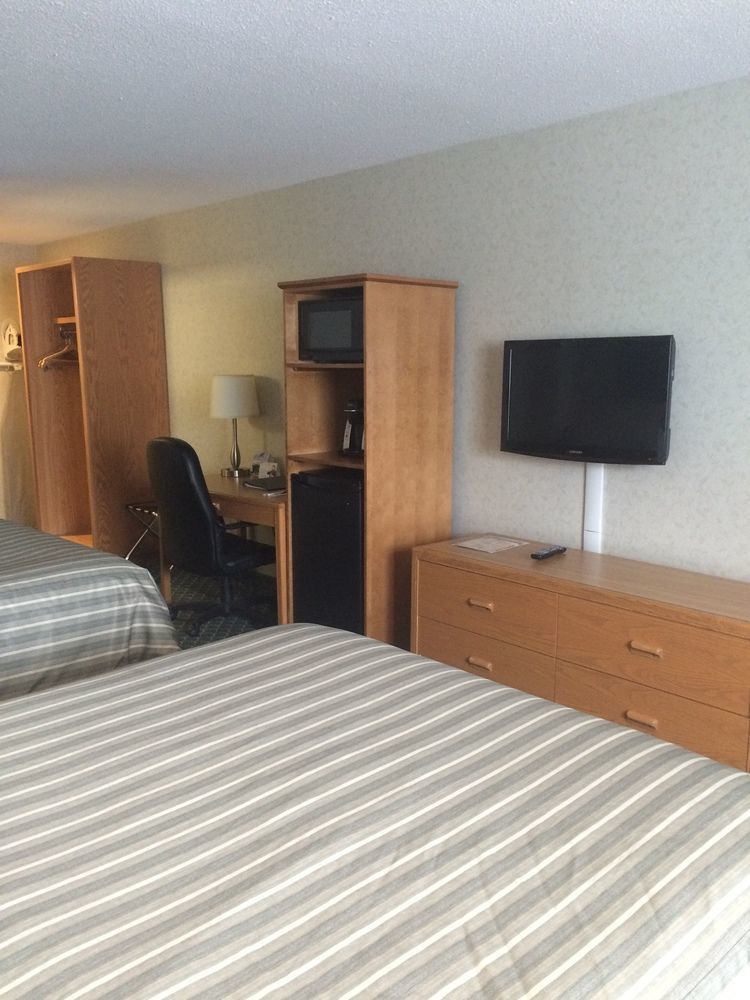 Travelodge By Wyndham East Hotel