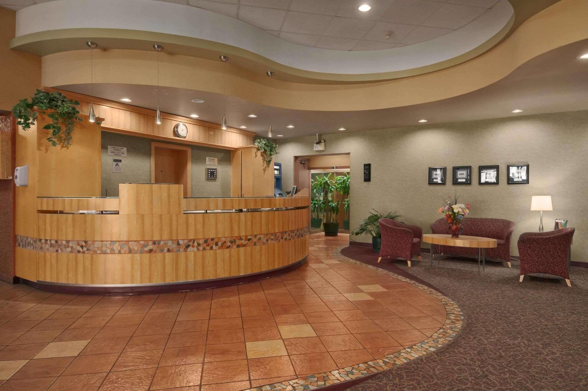 Travelodge By Wyndham East