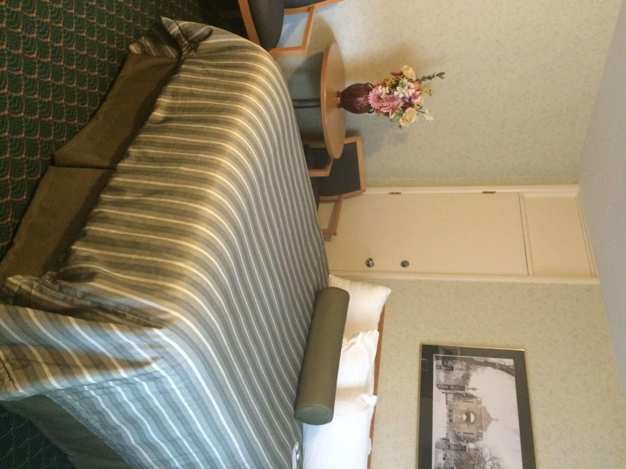 Travelodge By Wyndham East