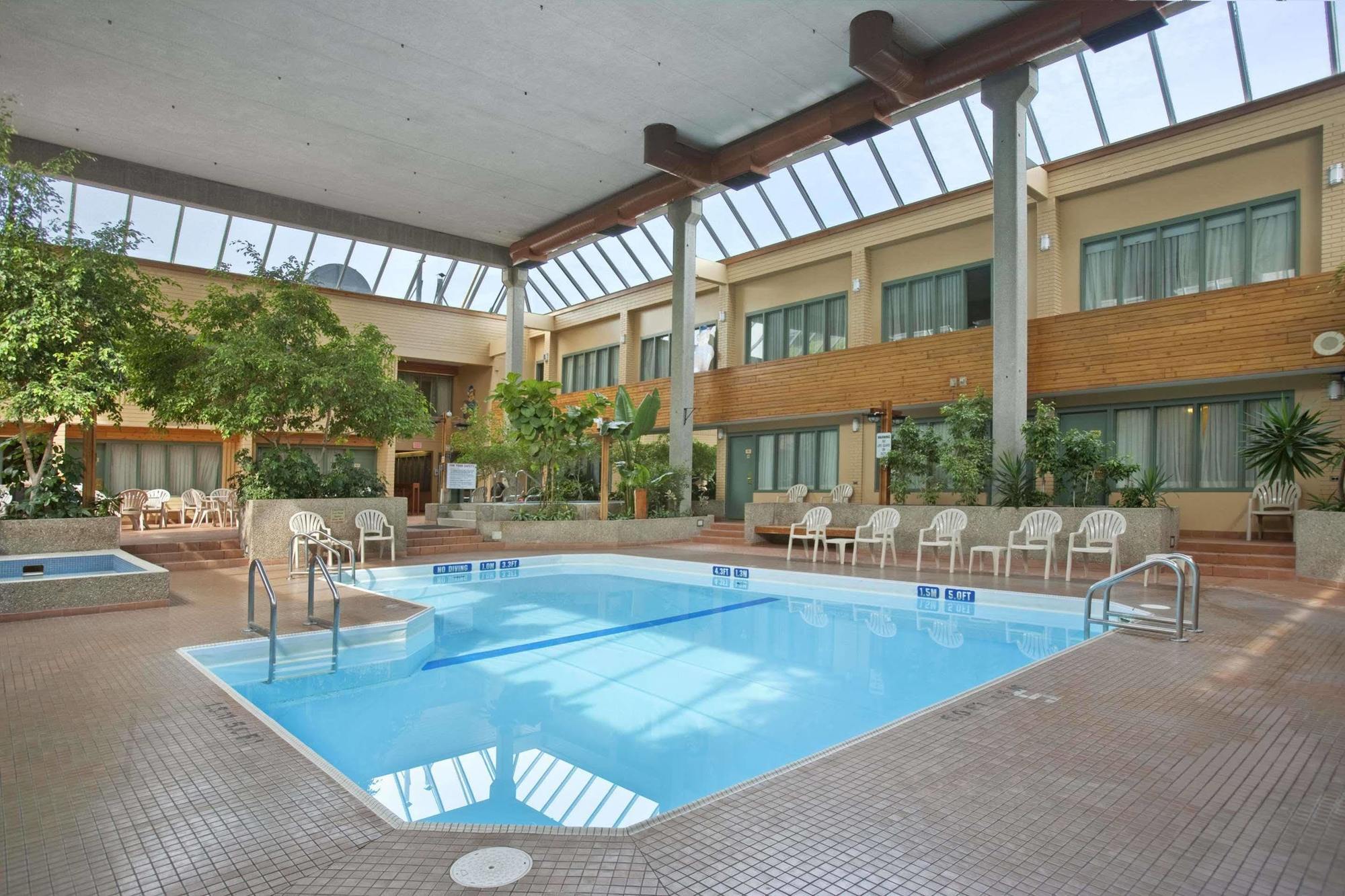 Travelodge By Wyndham East Winnipeg