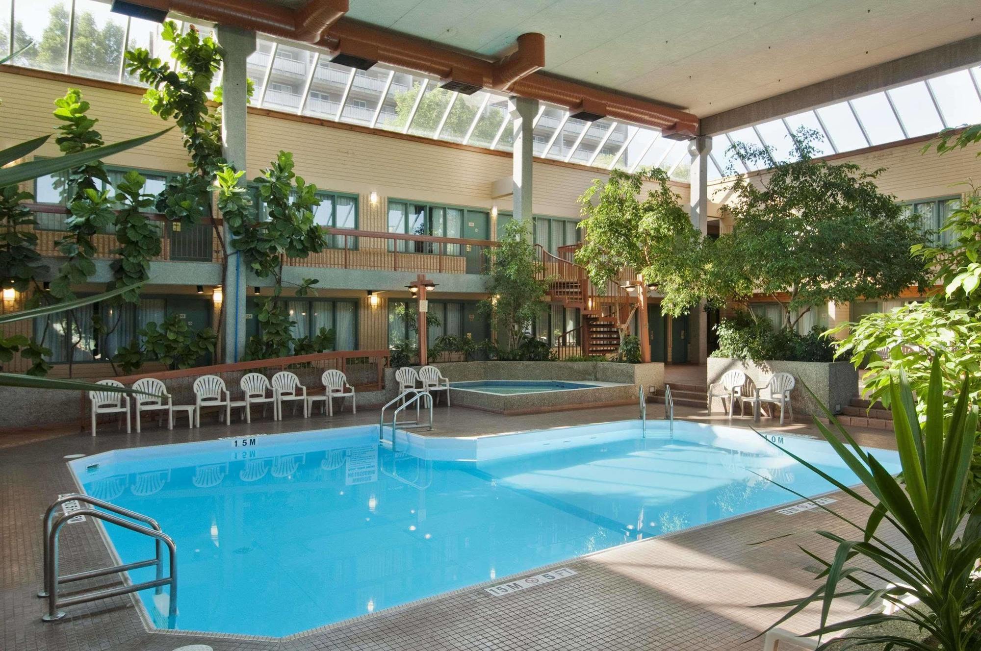 Travelodge By Wyndham East Winnipeg