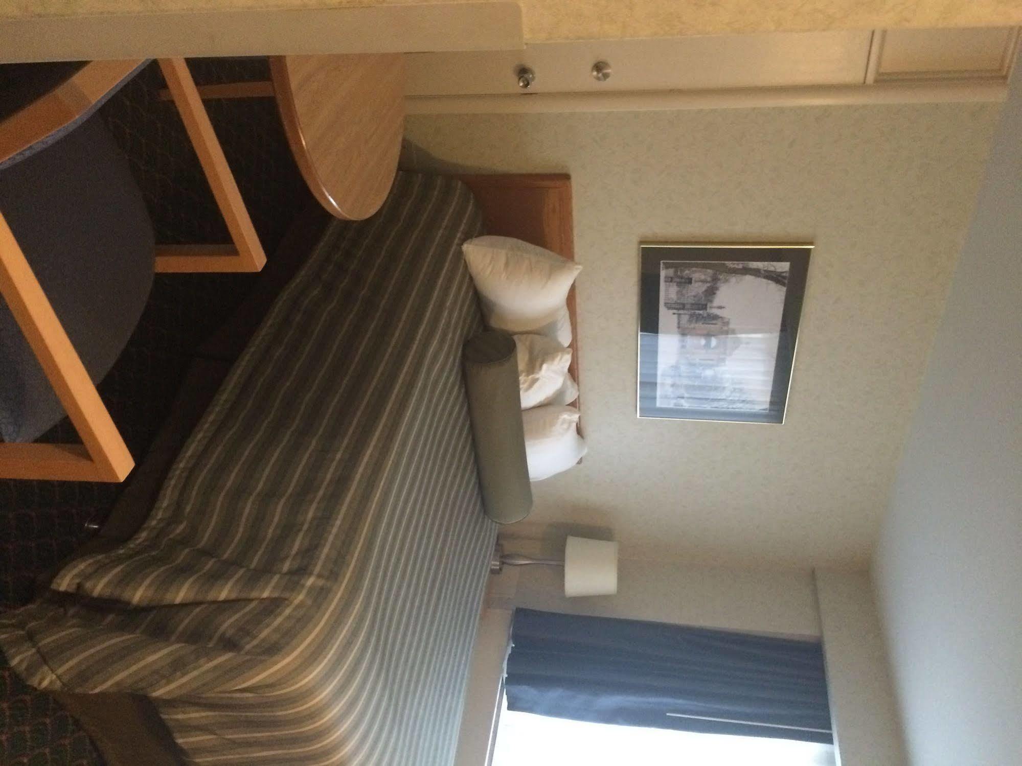 Travelodge By Wyndham East Hotel
