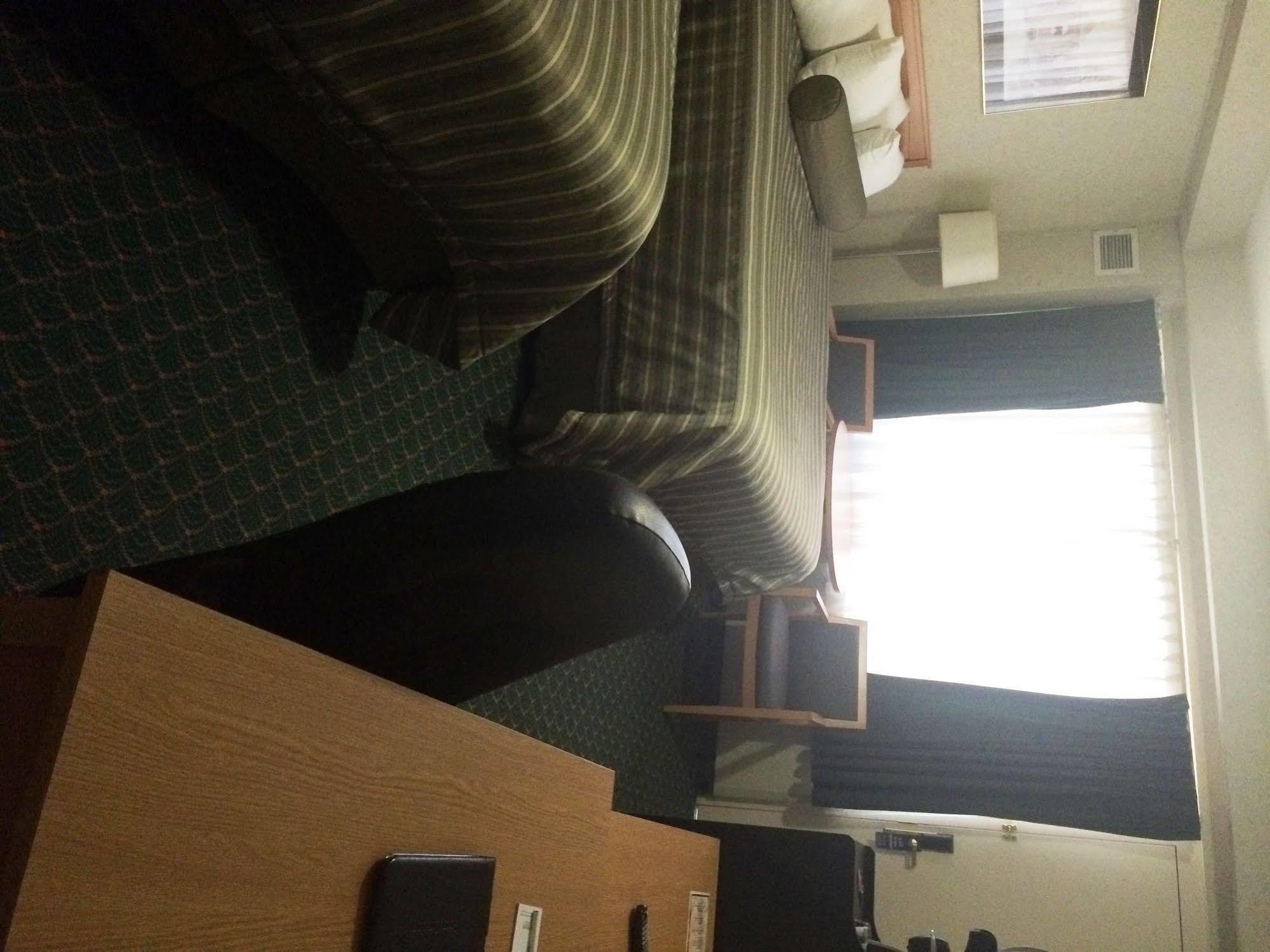 Hotel Travelodge By Wyndham East Winnipeg